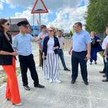 Партийцы проверили состояние тротуаров и пешеходных переходов в Югорске