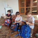 В районах Чеченской Республики продолжается акция «Собери ребенка в школу»