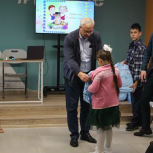 «Единая Россия» помогла обеспечить школьными наборами  детей в Ленинском районе областного центра
