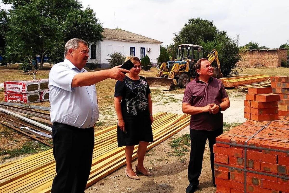 В хуторе Ильинов Мартыновского района по народной программе идет капремонт дома  культуры