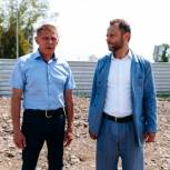 Депутат «Единой России» проверил строительство школы в Белово