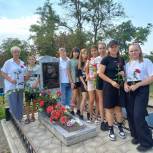 Активисты «Единой России» почтили память лётчика времён Великой Отечественной войны