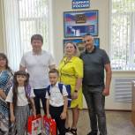 «Единая Россия» продолжает сбор канцелярии для школьников