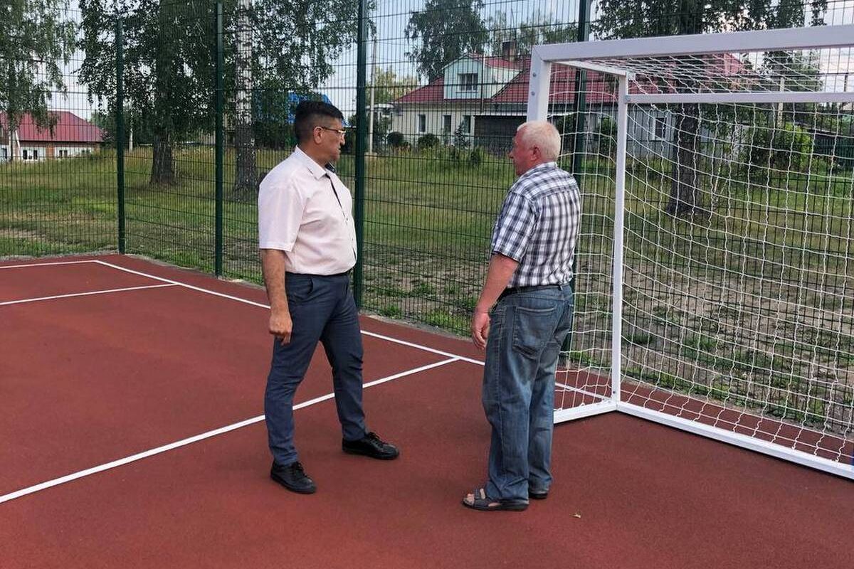 Довран Аннаев проверил новую спортивную площадку
