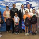 В Штабе общественной поддержки вручили школьные рюкзаки многодетным семьям