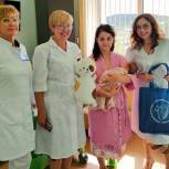 Юлия Литневская вручила подарки многодетным матерям