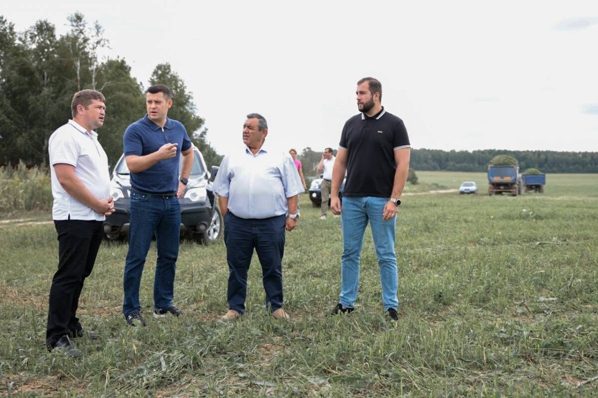 Партийцы посетили сельхозпредприятие в деревне Люторецкое в Чеховском  городском округе