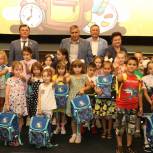 Школьные принадлежности и наборы для творчества: «Единая Россия» в регионах продолжает акцию «Собери ребёнка в школу»