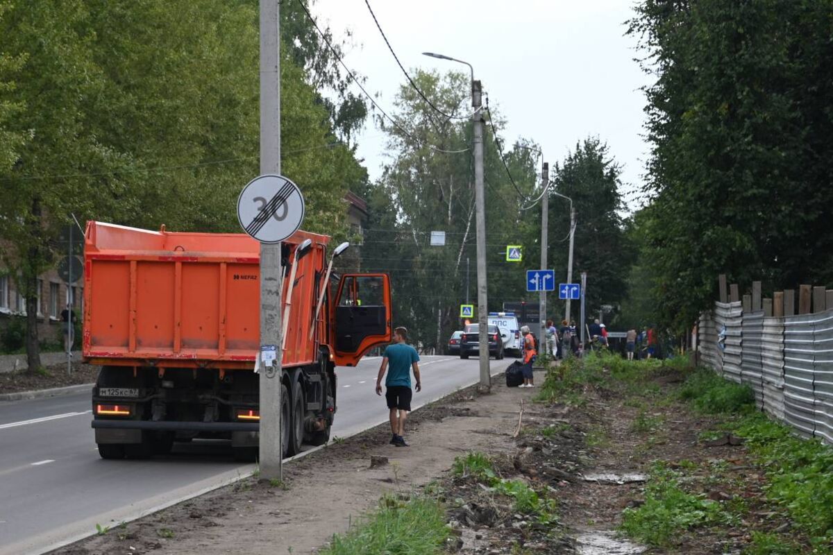 Борьба с последствиями непогоды. Смоляне вышли на большую уборку после  очередного ливня | 20.08.2023 | Смоленск - БезФормата