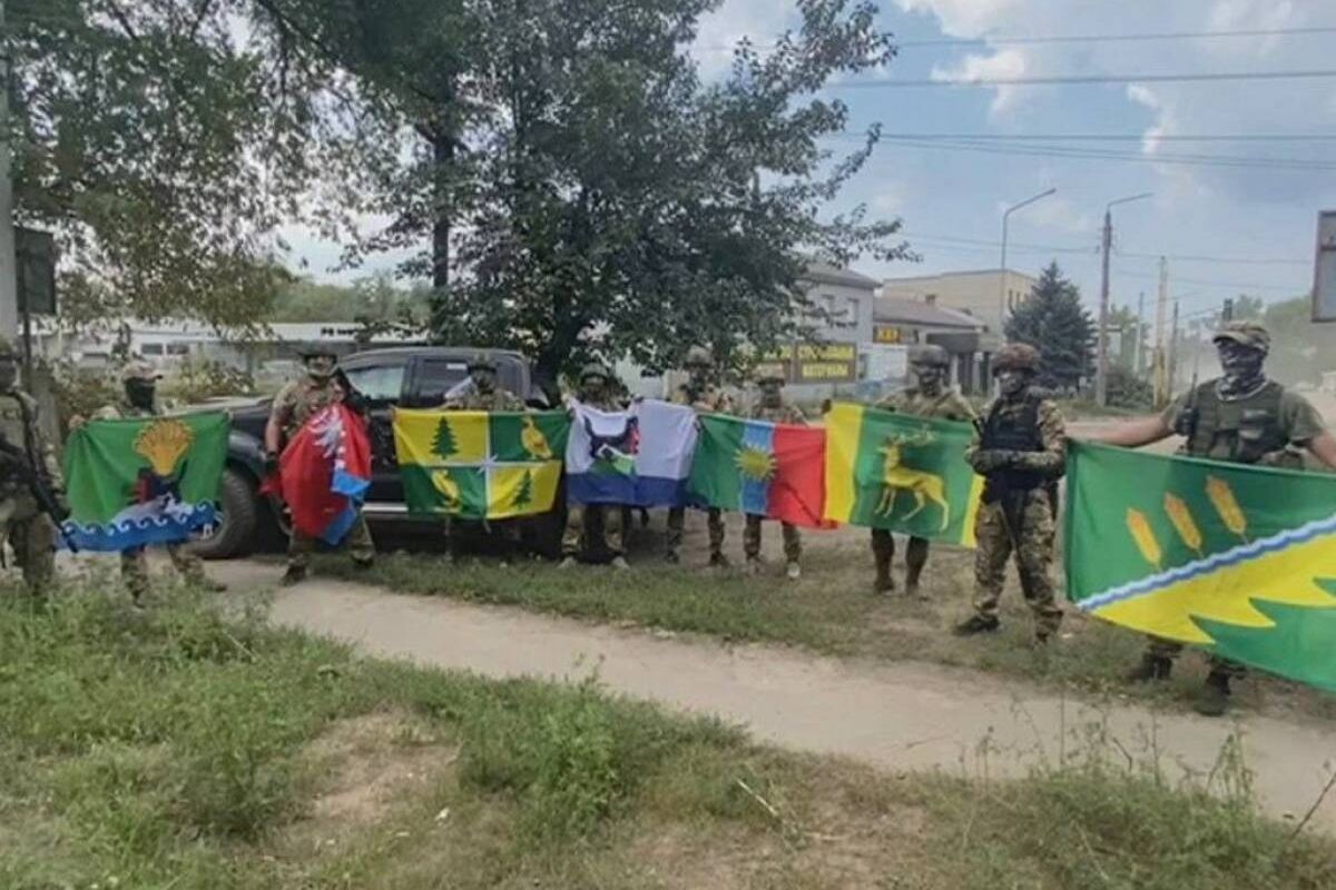 Внедорожник передали штурмовой бригаде бойцов из Иркутска