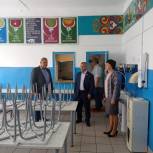 Депутат Игорь Умербаев проверил готовность школы в Чистоозерном районе к началу учебного года
