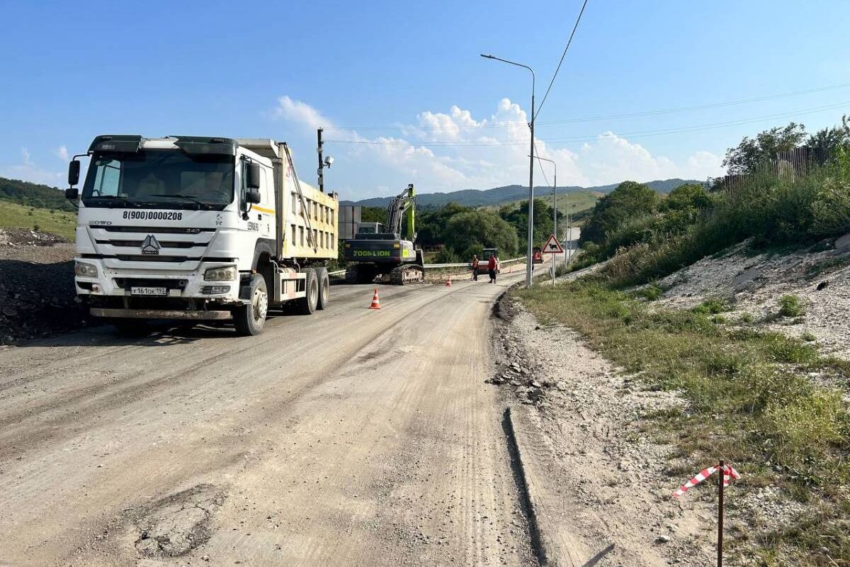 Продолжается капитальный ремонт улицы Аттоева в Хасанье