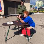 Соревнования по стрельбе из пневматической винтовки провели в День Флага в Свирске