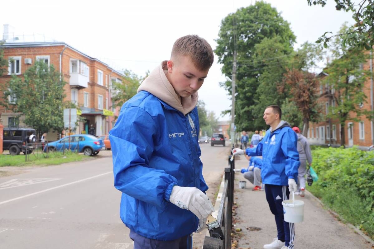 При участии «Молодой Гвардии Единой России» в Кимовске организованы работы по уборке и благоустройству