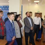 Сегодня курские единороссы открыли выставку картин, посвященную 80-летию Победы в Курской битве