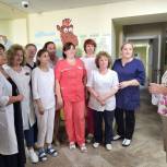Депутат Мособлдумы от «Единой России» Лариса Лазутина посетила отделение детской гематологии в Одинцово