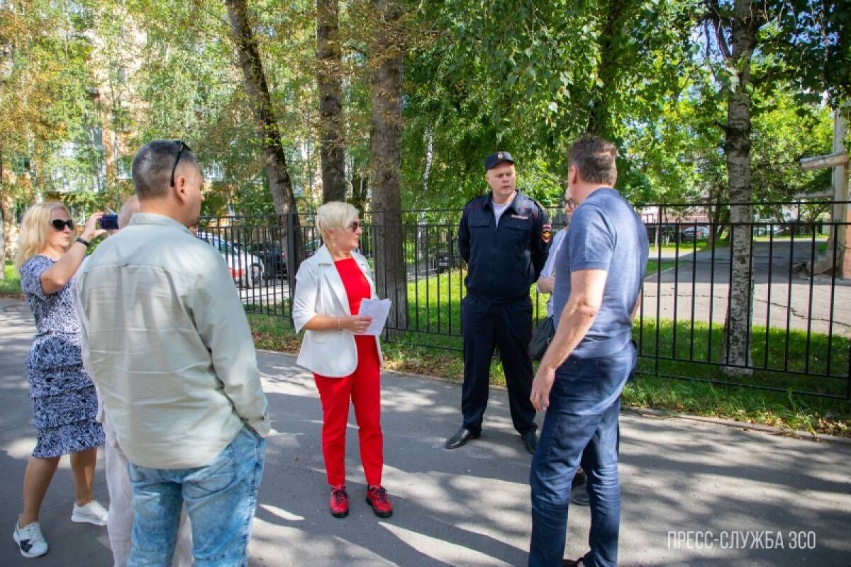 Лариса Кожевина приняла участие в проверке пешеходных переходов возле  образовательных учреждений Вологды