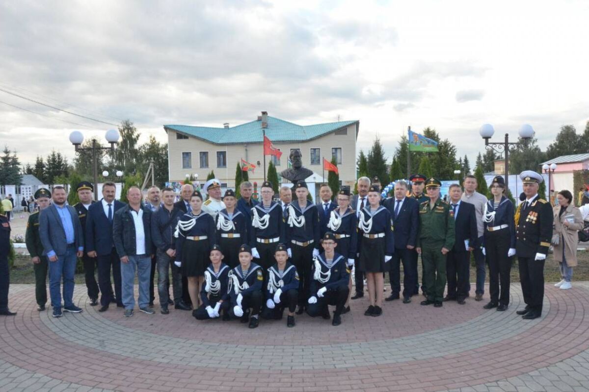 Леонид Черкесов поздравил жителей Порецкого с Днем села