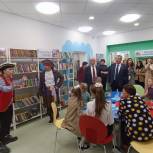 Борис Хохряков поздравил коллектив детской библиотеки Белоярского с открытием