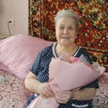 Антон Астафьев поздравил с днем рождения ветерана Великой Отечественной войны Раису Терешину