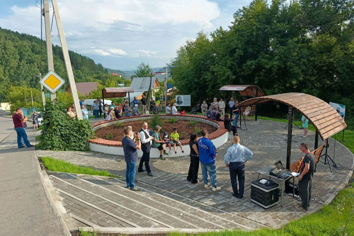 В городском микрорайоне Байат открыли сквер имени В.П. Чкалова