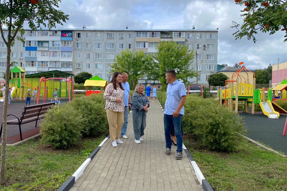 Елена Гребнева посетила учреждения образования Донского