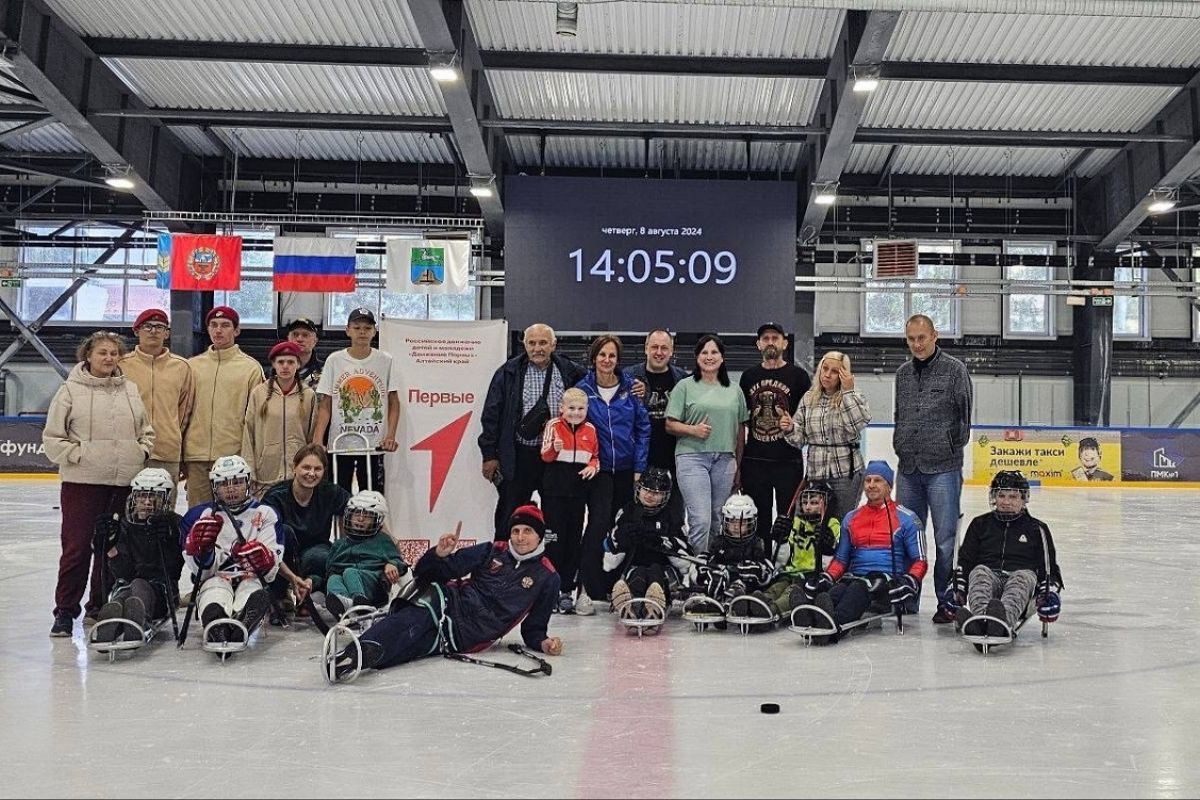 Дети с ограниченными возможностями здоровья сыграли в следж-хоккей на ледовой арене в Бийске