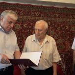 Юсуп Умавов поздравил ветерана Юрия Петрухина с днём рождения