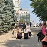 «Единая Россия» вместе с благотворительным фондом «СВОим» организовали поездку в Крым для луганских семей