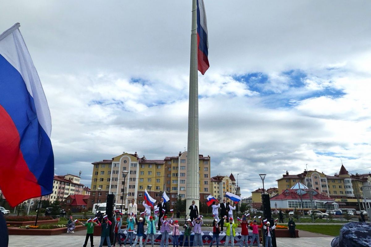 На Ямале прошли митинги в День Государственного флага РФ