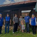 Активисты Артёмовского местного отделения партии передали школьные наборы к новому учебному году