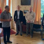 Единороссы вручили жителям Северной столицы награды за оказание помощи участникам специальной военной операции