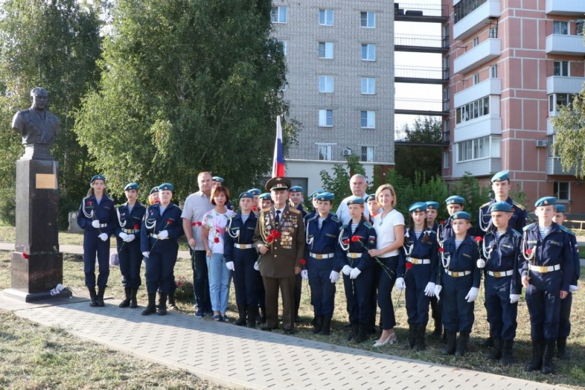 Депутаты-единороссы приняли участие в открытии обновленного сквера имени маршала Бирюзова