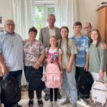 Александр Козловский помог подготовиться к школе детям из многодетной семьи