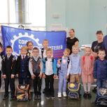 В рамках акции «Собери ребёнка в школу» детям из Иркутска и Тайшетского района вручили подарочные наборы школьных принадлежностей