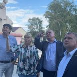 Михаил Зубарев проверил работы по благоустройству сквера в Асбесте