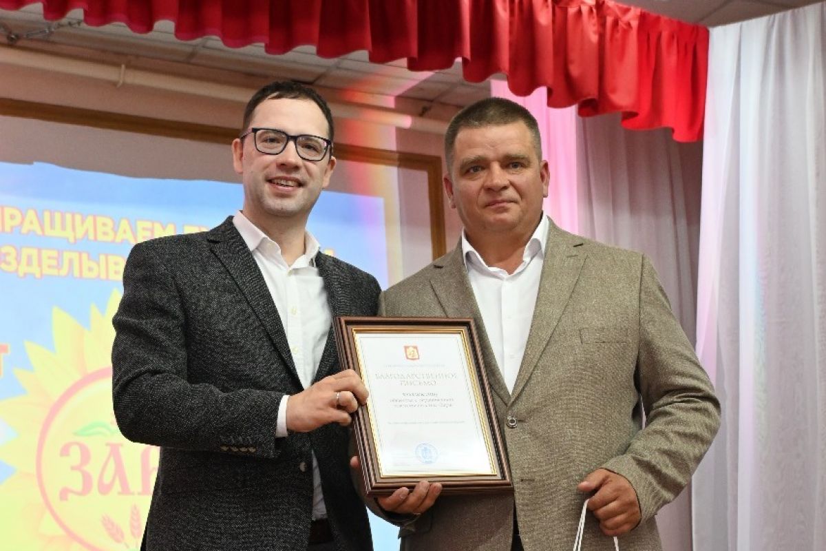 Владислав Зырянов поздравил коллектив флагмана АПК юга Красноярского края