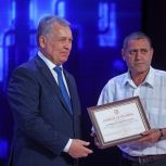Александр Романенко поздравил алтайских промышленников с профессиональным праздником