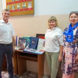 В Уссурийске партийцы пополнили школьный музей к Дню железнодорожника