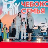 Алла Салаева вручила портфели и школьные наборы маленьким чебоксарцам – детям защитников нашей страны