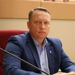 Роман Ирисов призвал ограничить АЗС продажу топлива несовершеннолетним водителям мотоциклов, скутеров и квадроциклов