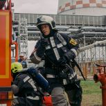 Депутат «Единой России» поздравил с 50-летием специальную пожарно-спасательную часть № 14