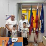 В Кизляре продолжают акцию «Собери ребенка в школу» в рамках партийного проекта