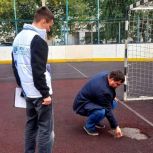 Активисты партии «Единая Россия» проверили спортивные площадки в рамках мониторинга безопасности общественных пространств Красноярска