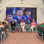 В рамках федерального партийного проекта «Единой России» «Детский спорт» для воронежских школьников провели акцию «Звезды спорта – детям»