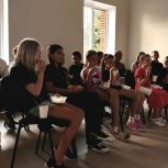 «Крепкая семья» зовет в кино: В Луганске прошел семейный просмотр фильма «Соловей против Муромца»