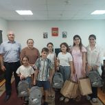 В республике проходит традиционная партийная акция "Собери ребенка в школу"
