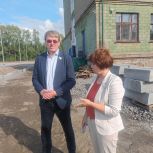 Вячеслав Малых проверил ход работ по строительству школьного стадиона в Нижнем Тагиле