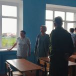 В Нуримановском районе проверили качество замены окон в школе деревни Большие Шиды
