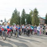 В Октябрьском районе члены партии «Единая Россия» провели мероприятия посвященное Дню государственного флага